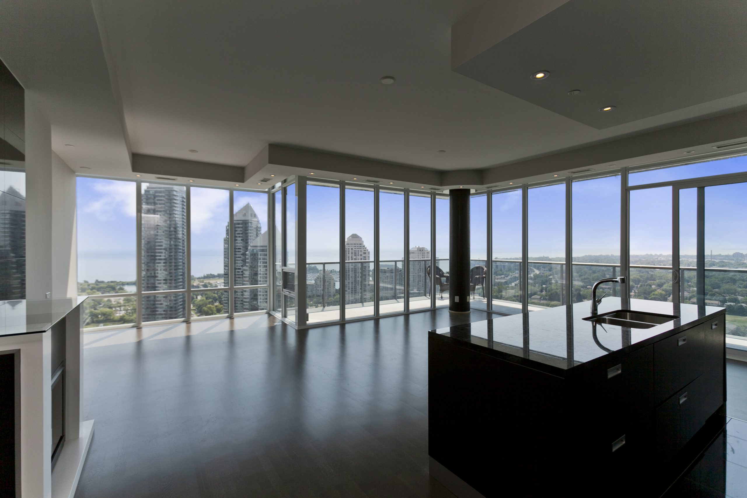 Read more about the article Luxurious Living: 3003 – 88 Parklawn Road