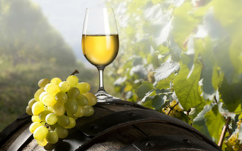 Read more about the article Warm Weather Calls For White Wines