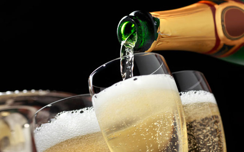 Read more about the article Ring In 2015 With These Sparkling Wines