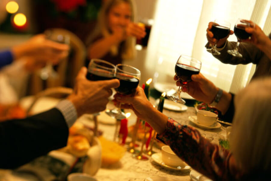 Read more about the article Wine Pairing Tips For Holiday Entertaining