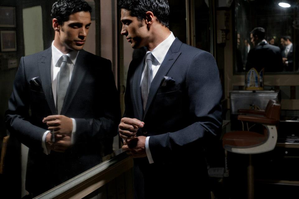 Read more about the article Mastering The Art Of The Tailored Suit