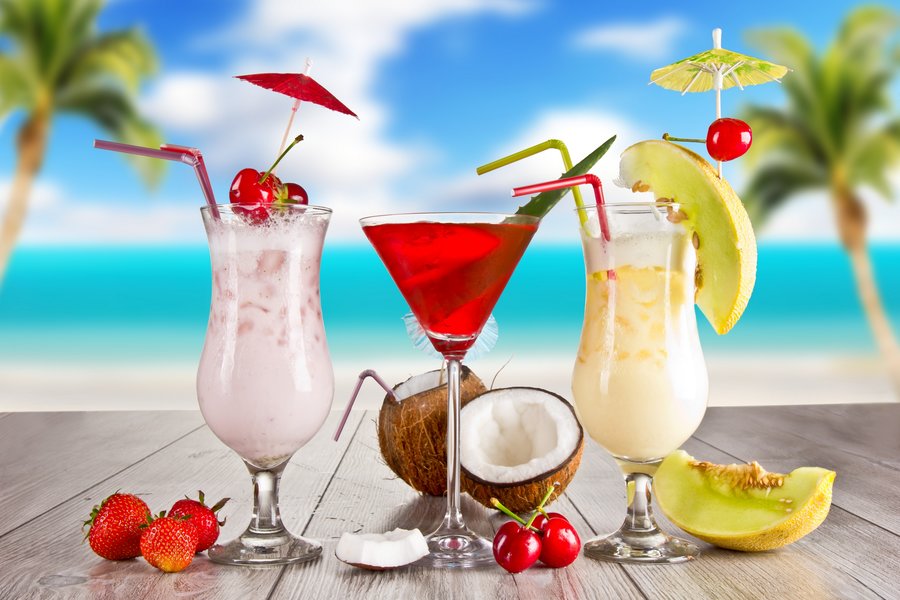Read more about the article 3 Easy Breezy Low-Calorie Summer Cocktails