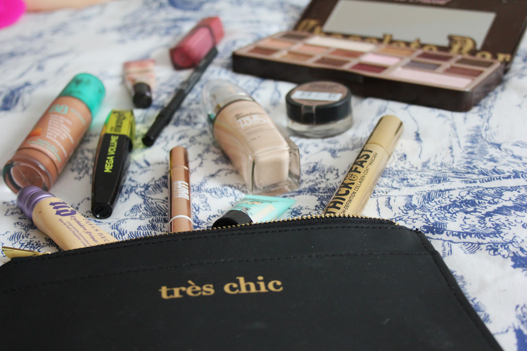 Read more about the article Trade Your Overstuffed Makeup Bag For Makeup Minis